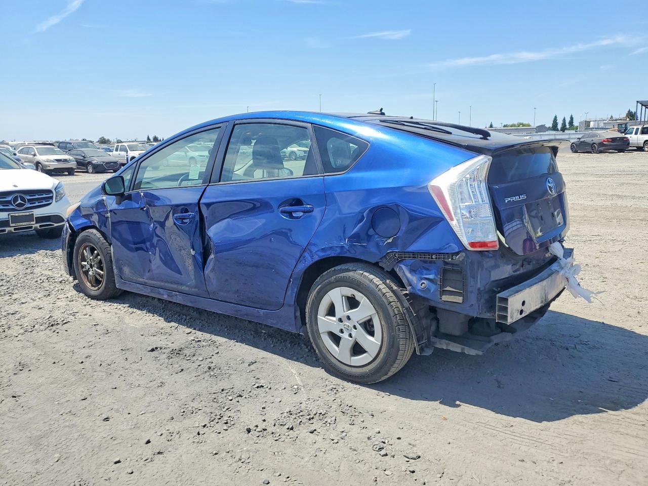 2010 TOYOTA PRIUS III — Фото 2 из 13