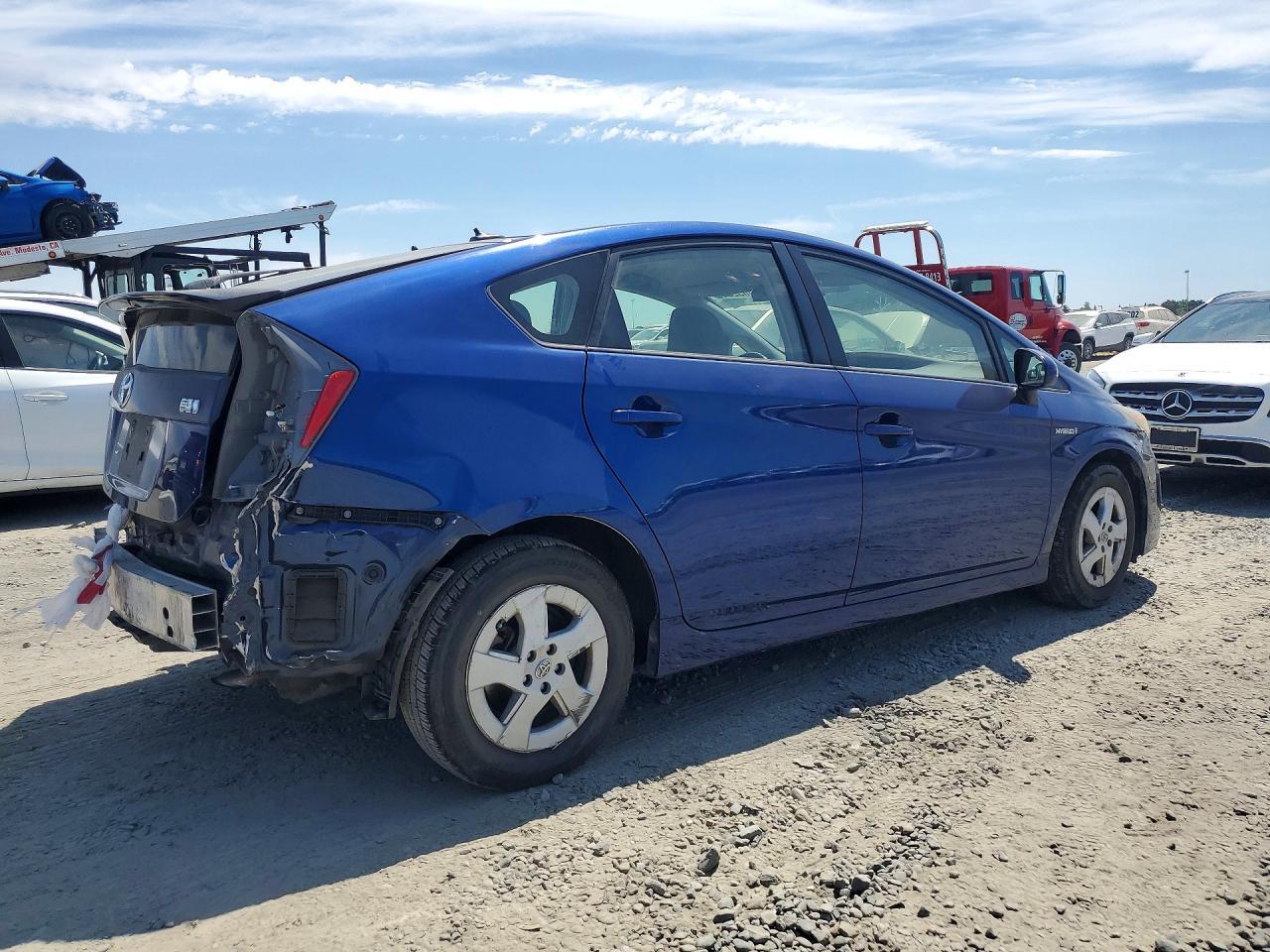 2010 TOYOTA PRIUS III — Фото 3 из 13