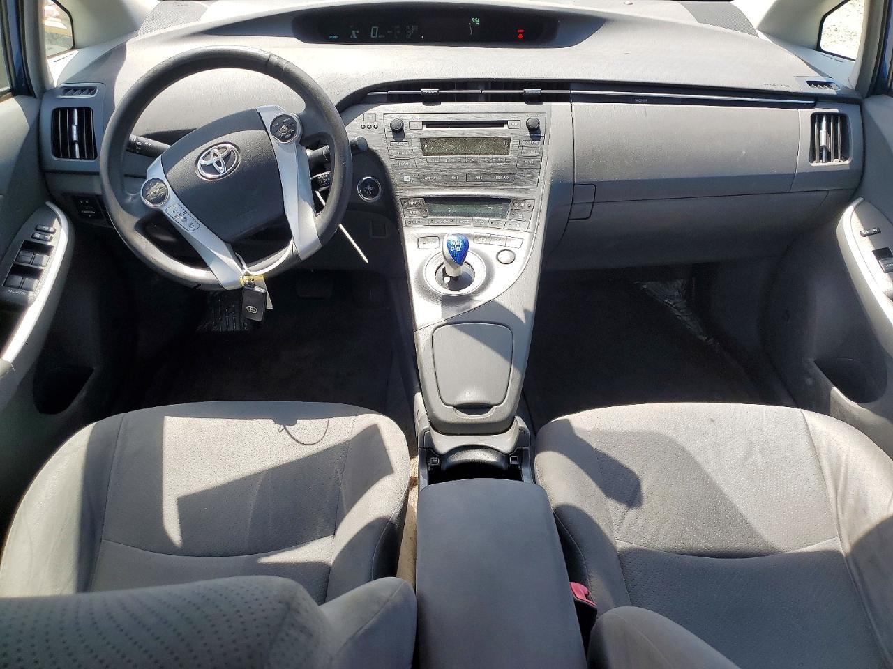 2010 TOYOTA PRIUS III — Фото 8 из 13