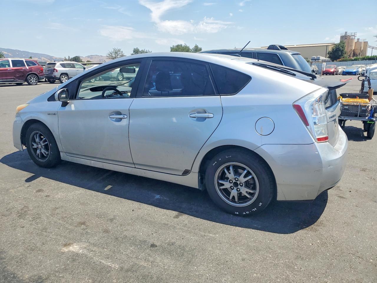 JTDKN3DU1A5228943 2010 TOYOTA PRIUS photo no. 2