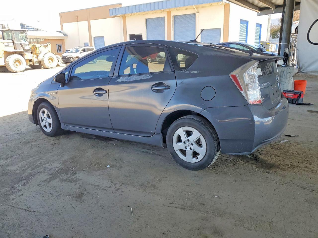 2010 TOYOTA PRIUS IV — Фото 2 из 12