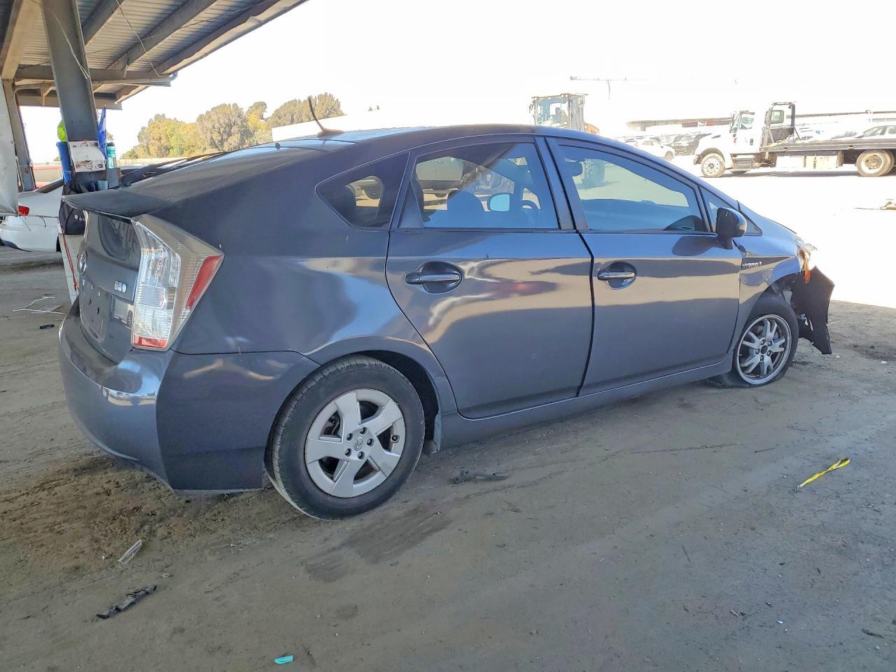 2010 TOYOTA PRIUS IV — Фото 3 из 12