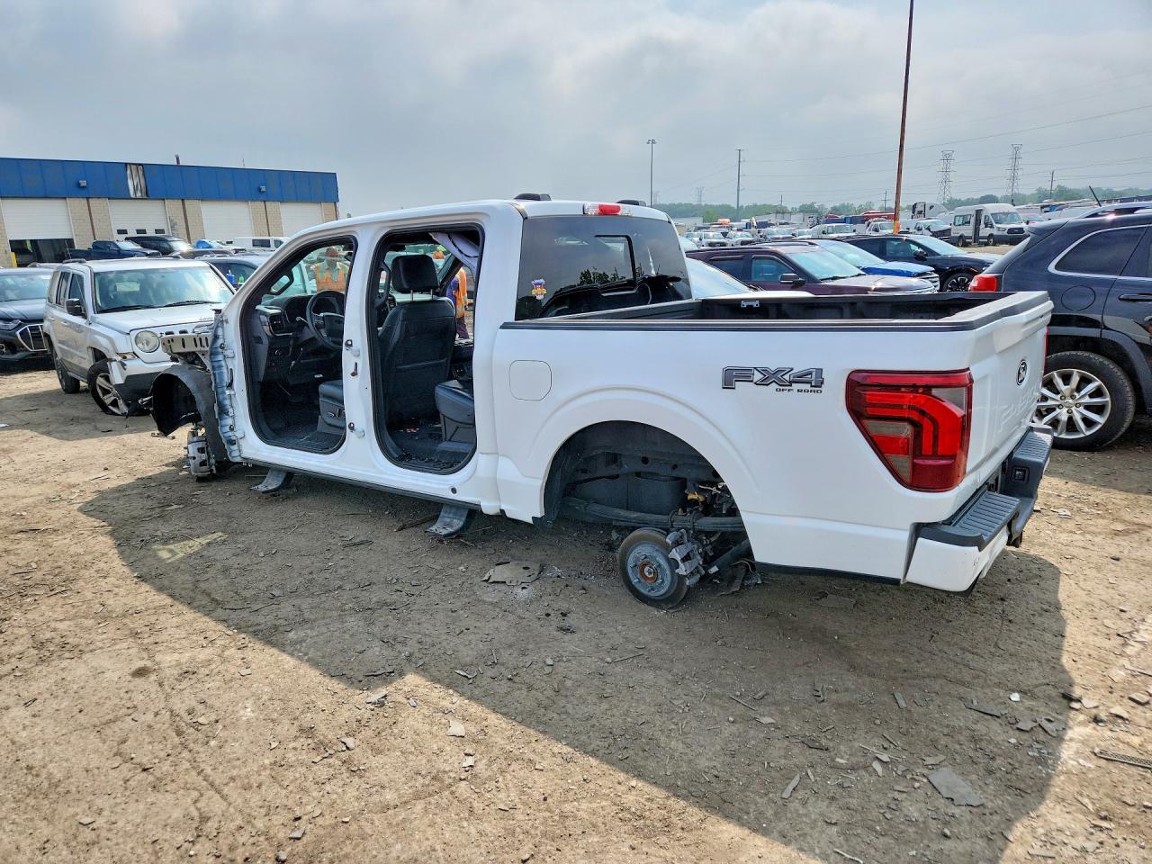 2025 FORD F150 LARIAT — Фото 2 из 12