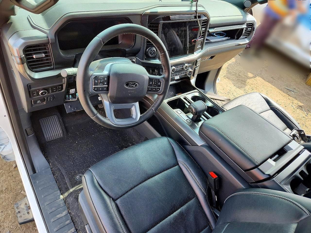 2025 FORD F150 LARIAT — Фото 8 из 12
