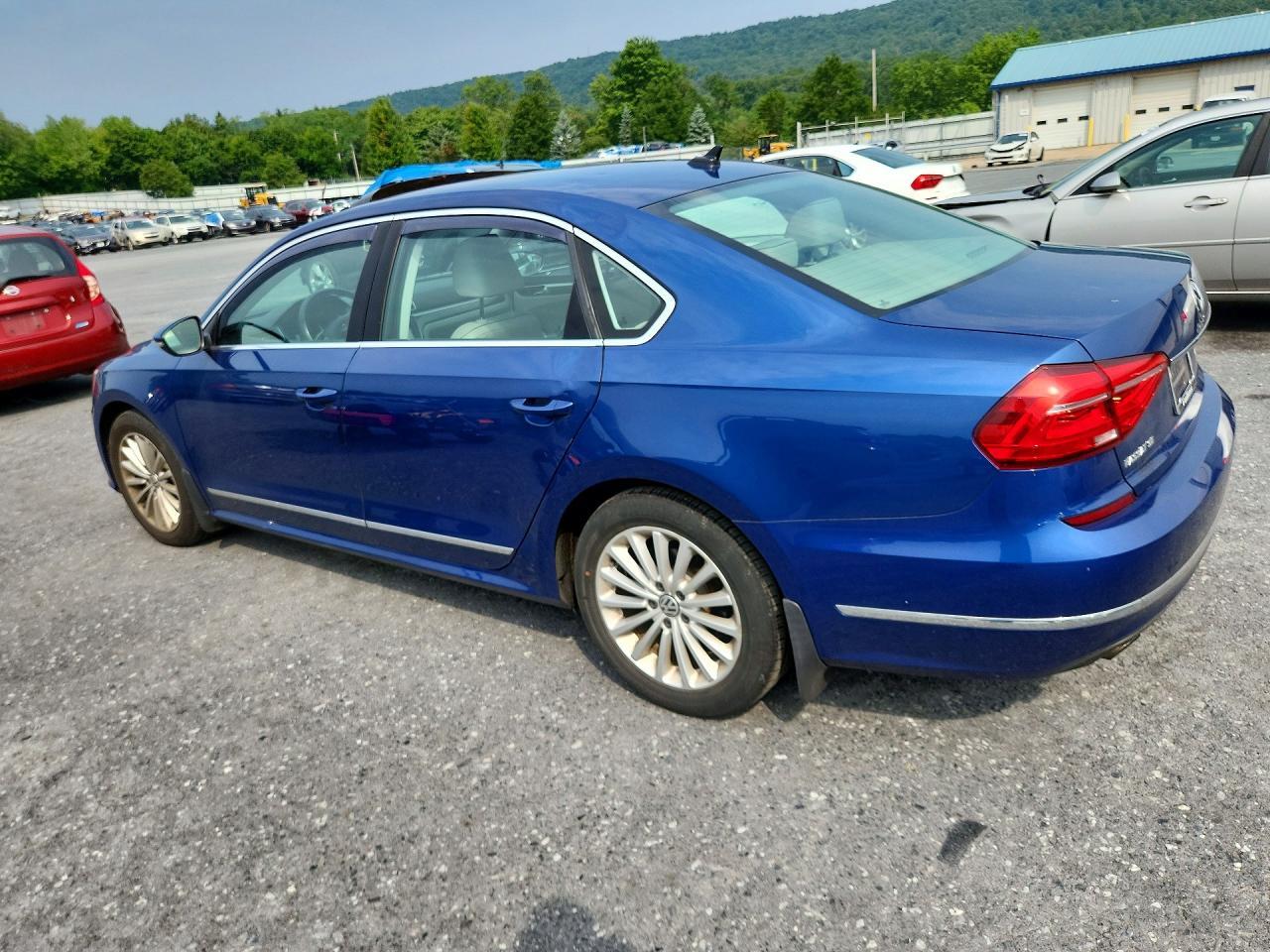 2016 VOLKSWAGEN PASSAT SE — Фото 2 из 12