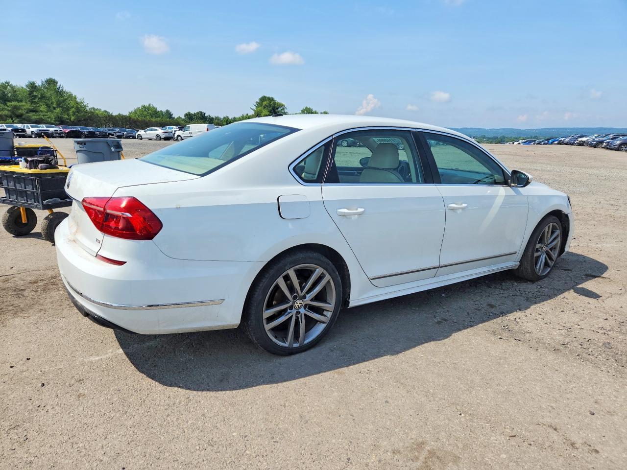 2016 VOLKSWAGEN PASSAT S — Фото 3 из 12