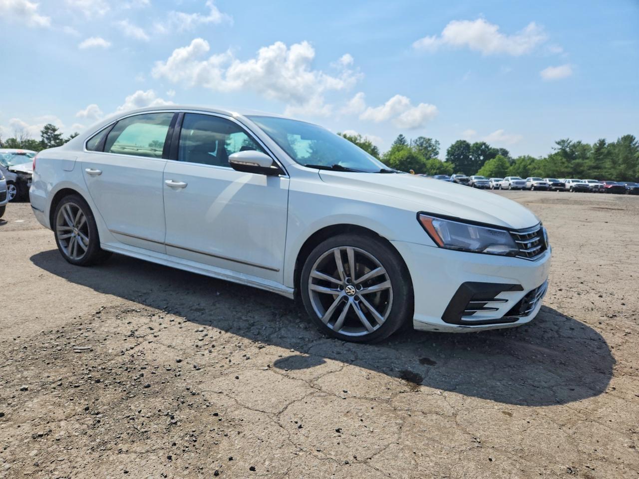 2016 VOLKSWAGEN PASSAT S — Фото 4 из 12