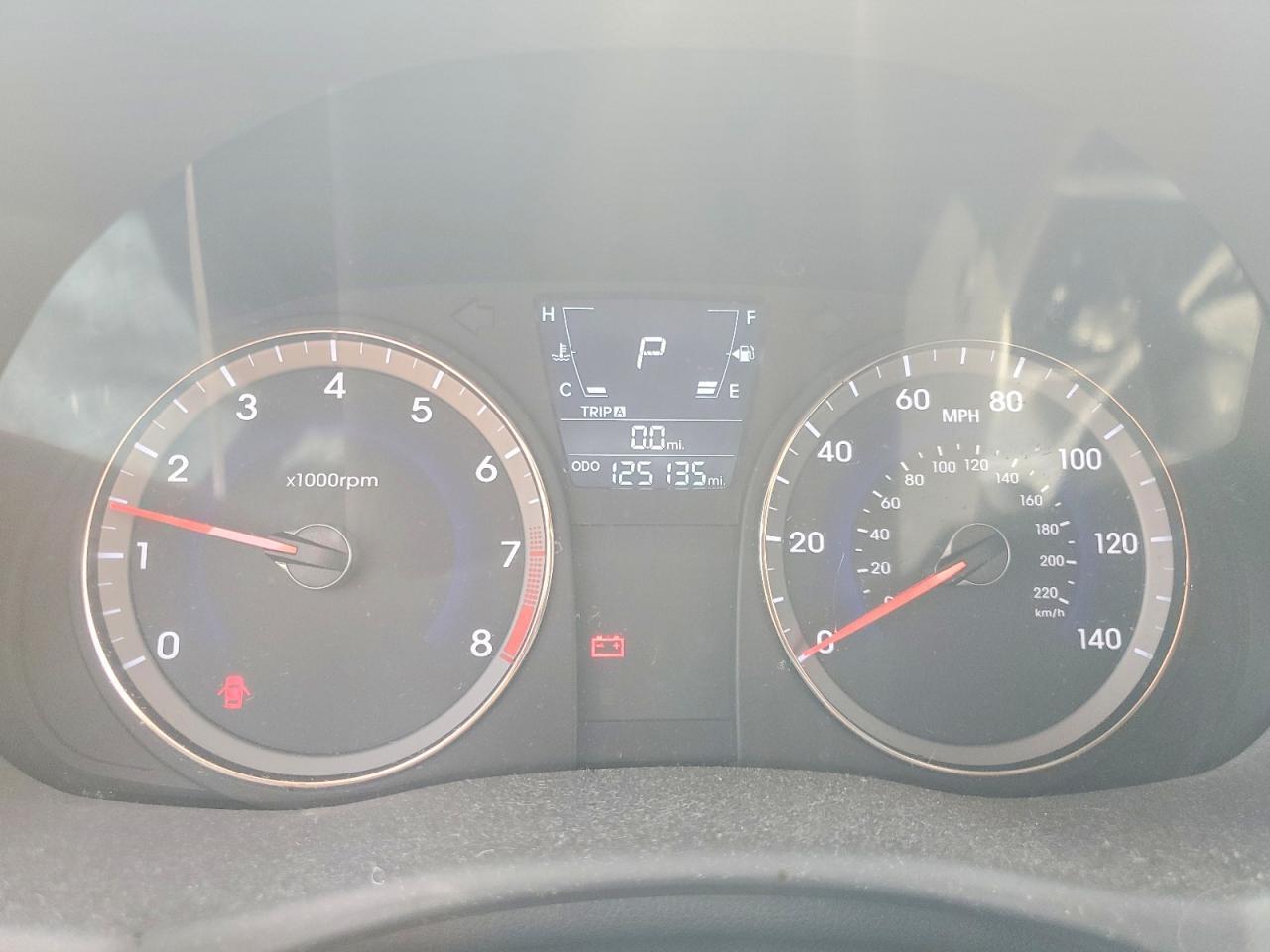 2013 HYUNDAI ACCENT — Фото 9 из 12