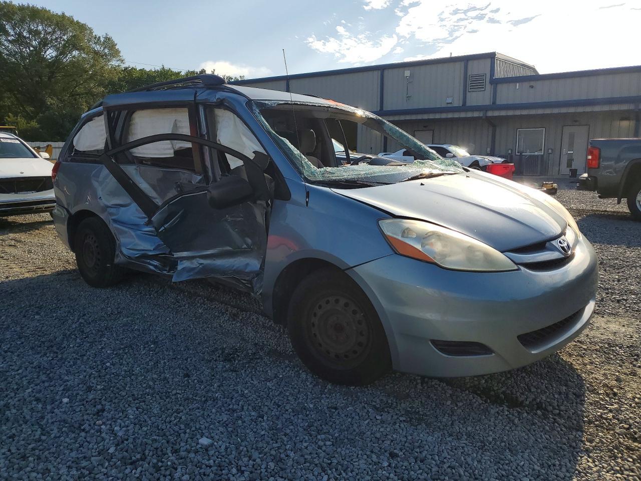 5TDKK4CC9AS312302 2010 TOYOTA SIENNA photo no. 4