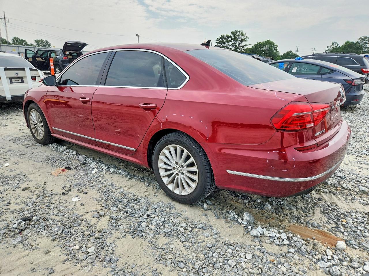 2016 VOLKSWAGEN PASSAT SE — Фото 2 из 12