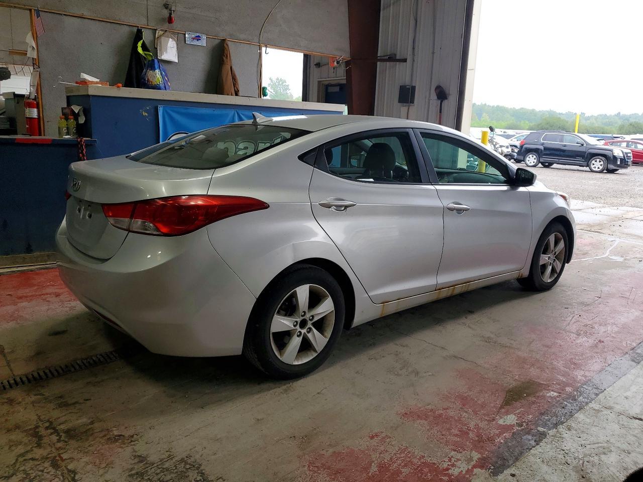 2013 HYUNDAI ELANTRA GLS — Фото 3 из 12