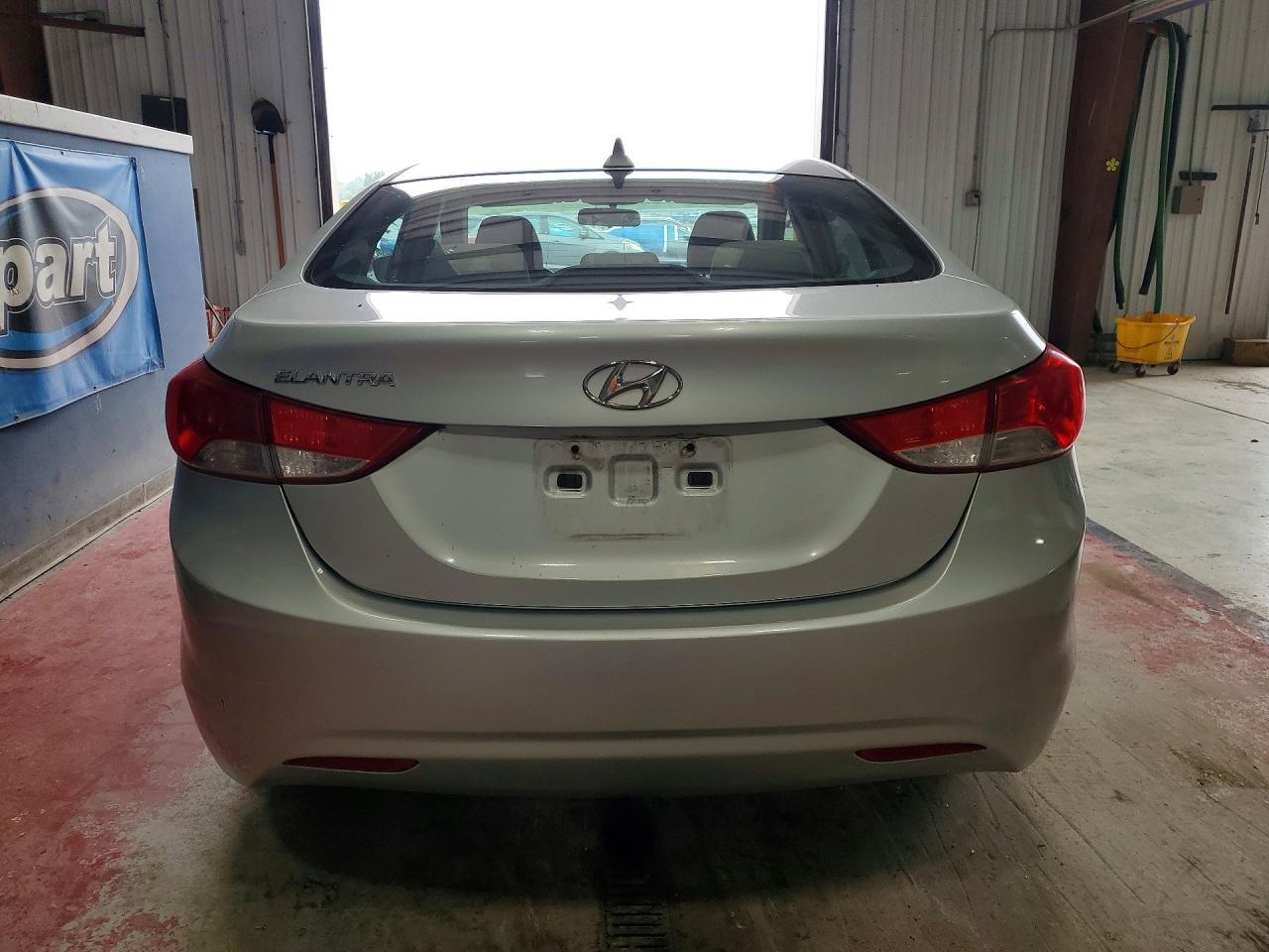 2013 HYUNDAI ELANTRA GLS — Фото 6 из 12