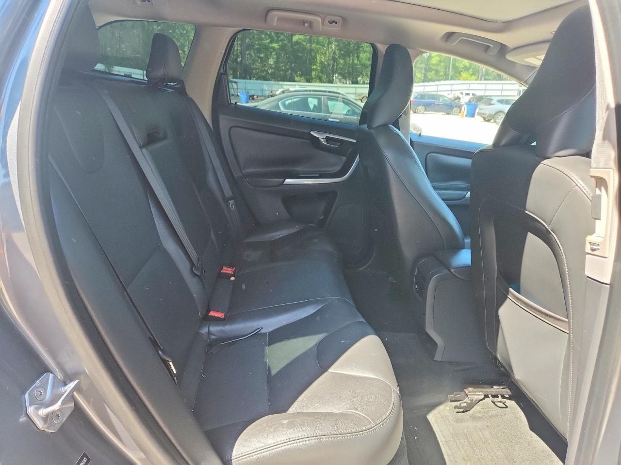 2016 VOLVO XC60 T5 PREMIER — Фото 10 из 12