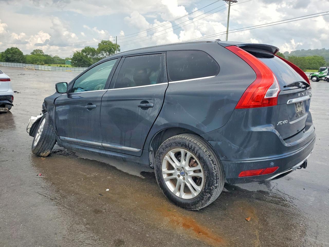 2016 VOLVO XC60 T5 PREMIER — Фото 2 из 13