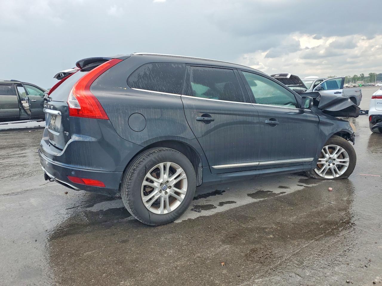 2016 VOLVO XC60 T5 PREMIER — Фото 3 из 13