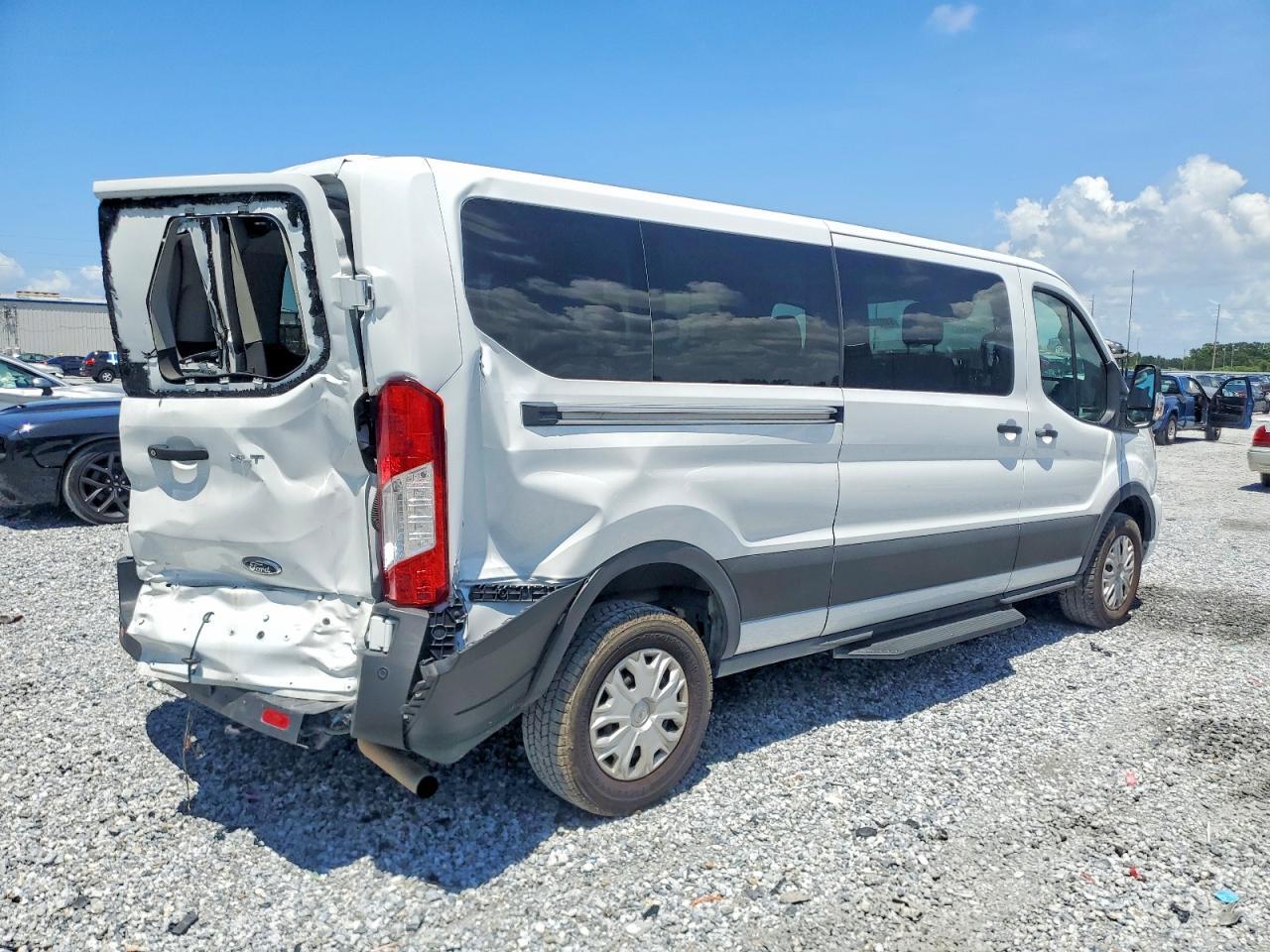 2025 FORD TRANSIT T-350 — Фото 10 из 13