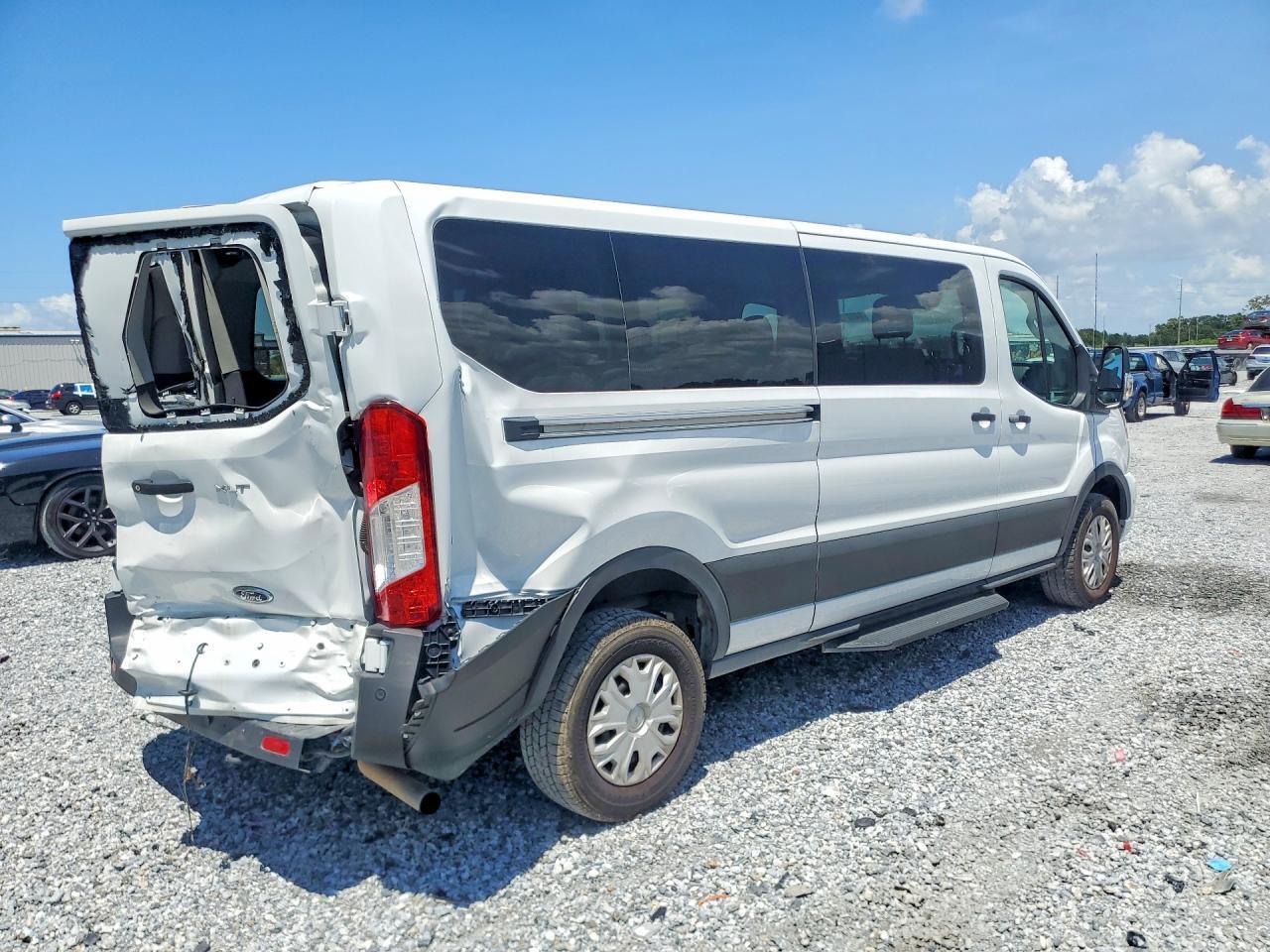 2025 FORD TRANSIT T-350 — Фото 3 из 13