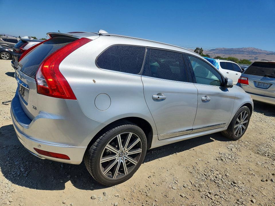 2016 VOLVO XC60 T5 PREMIER — Фото 3 из 13