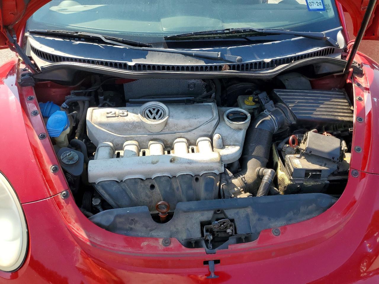 2010 VOLKSWAGEN NEW BEETLE — Фото 11 из 12