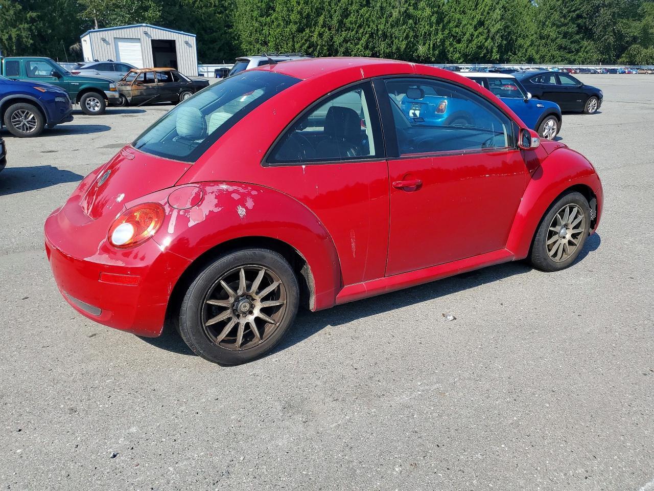2010 VOLKSWAGEN NEW BEETLE — Фото 3 из 12