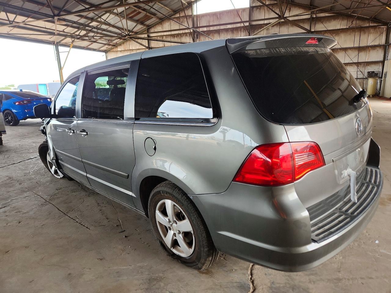 2010 VOLKSWAGEN ROUTAN SE — Фото 2 из 13