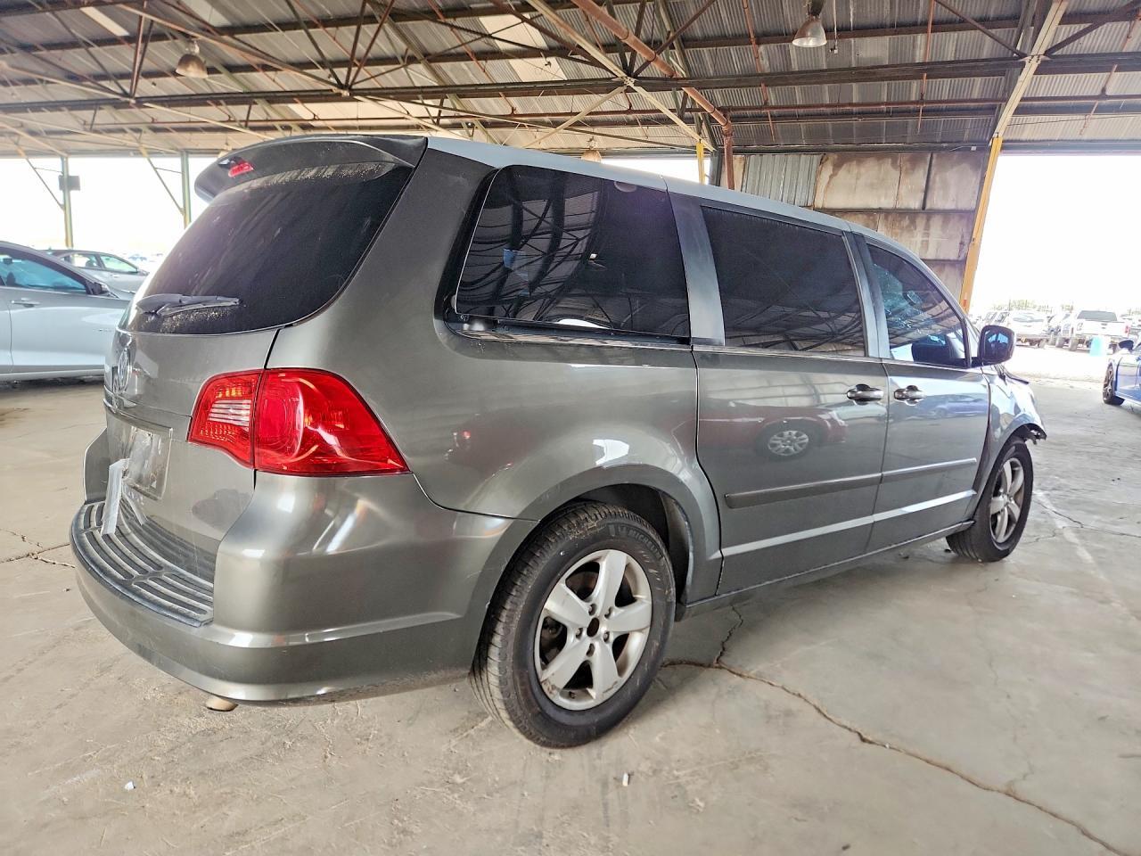 2010 VOLKSWAGEN ROUTAN SE — Фото 3 из 13