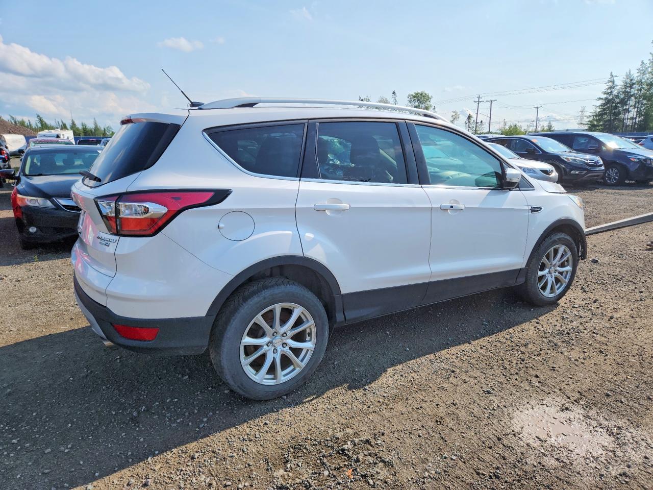1FMCU9J98HUB69640 2017 FORD ESCAPE photo no. 3