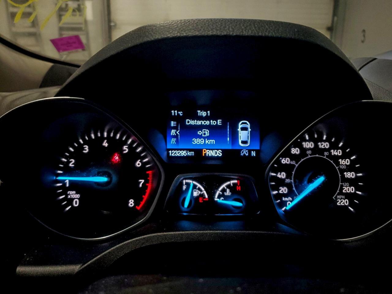 1FMCU9J98HUB69640 2017 FORD ESCAPE photo no. 9