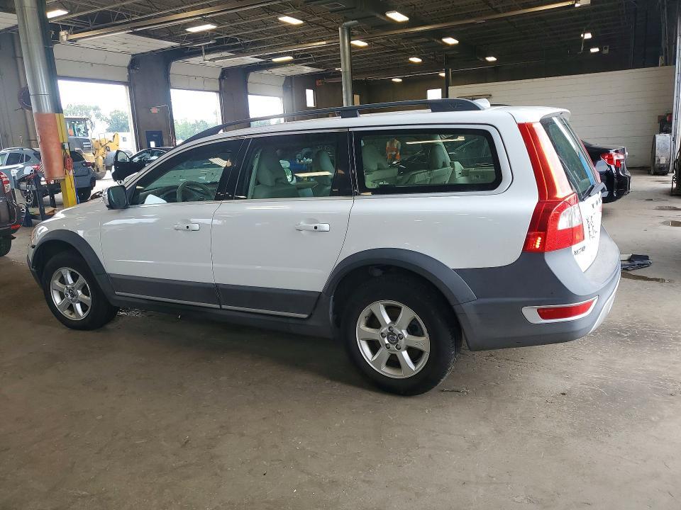 2010 VOLVO XC70 3.2 — Фото 2 из 13
