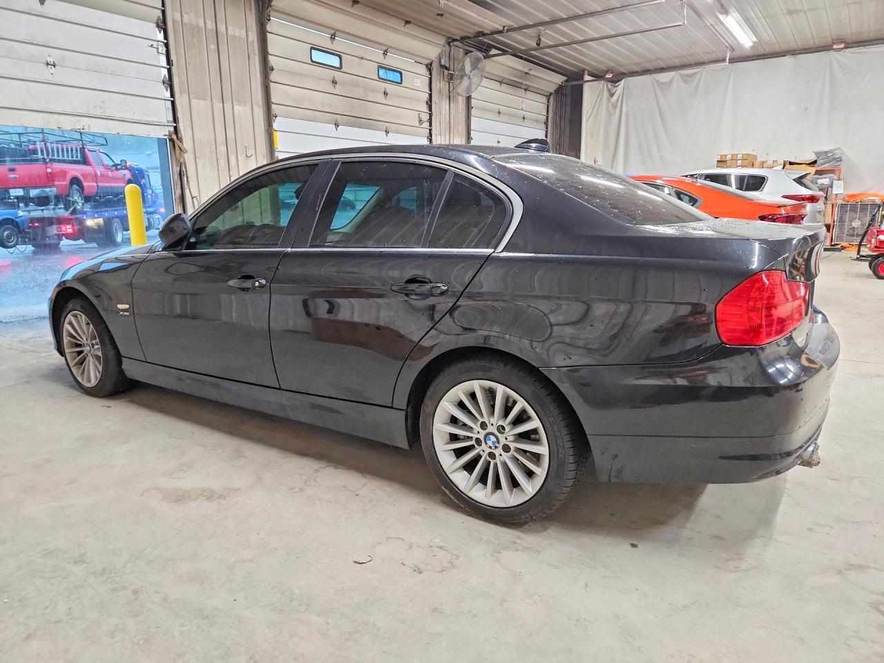 2011 BMW 335 XI — Фото 2 из 12