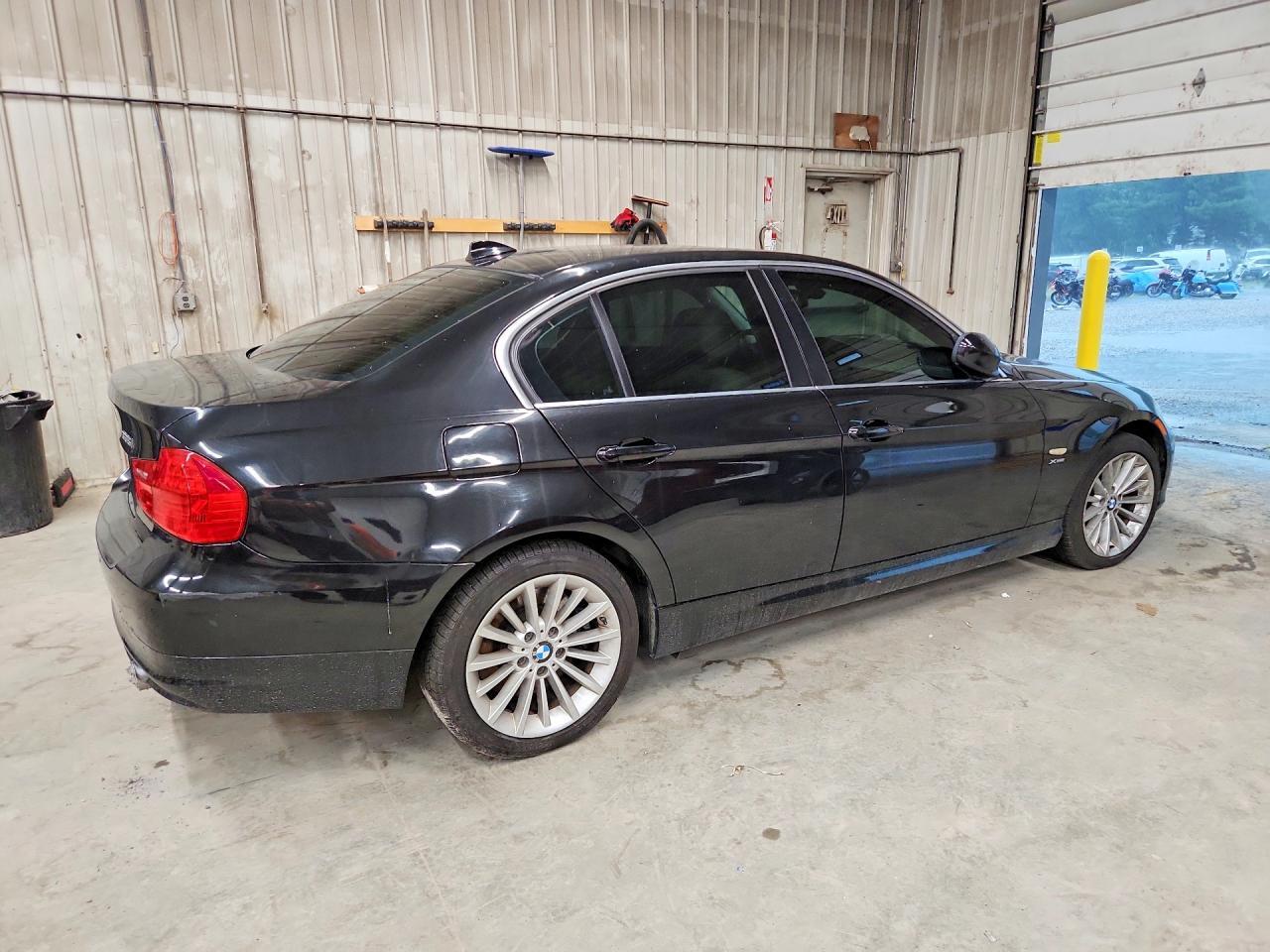 2011 BMW 335 XI — Фото 3 из 12