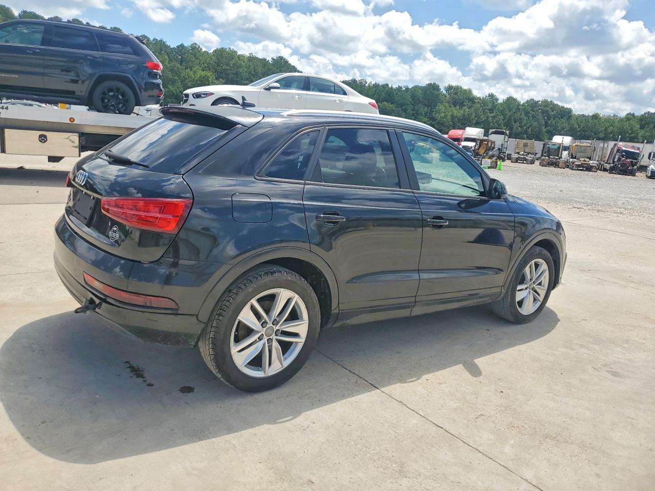 WA1BCCFSXHR017013 2017 AUDI Q3 photo no. 3