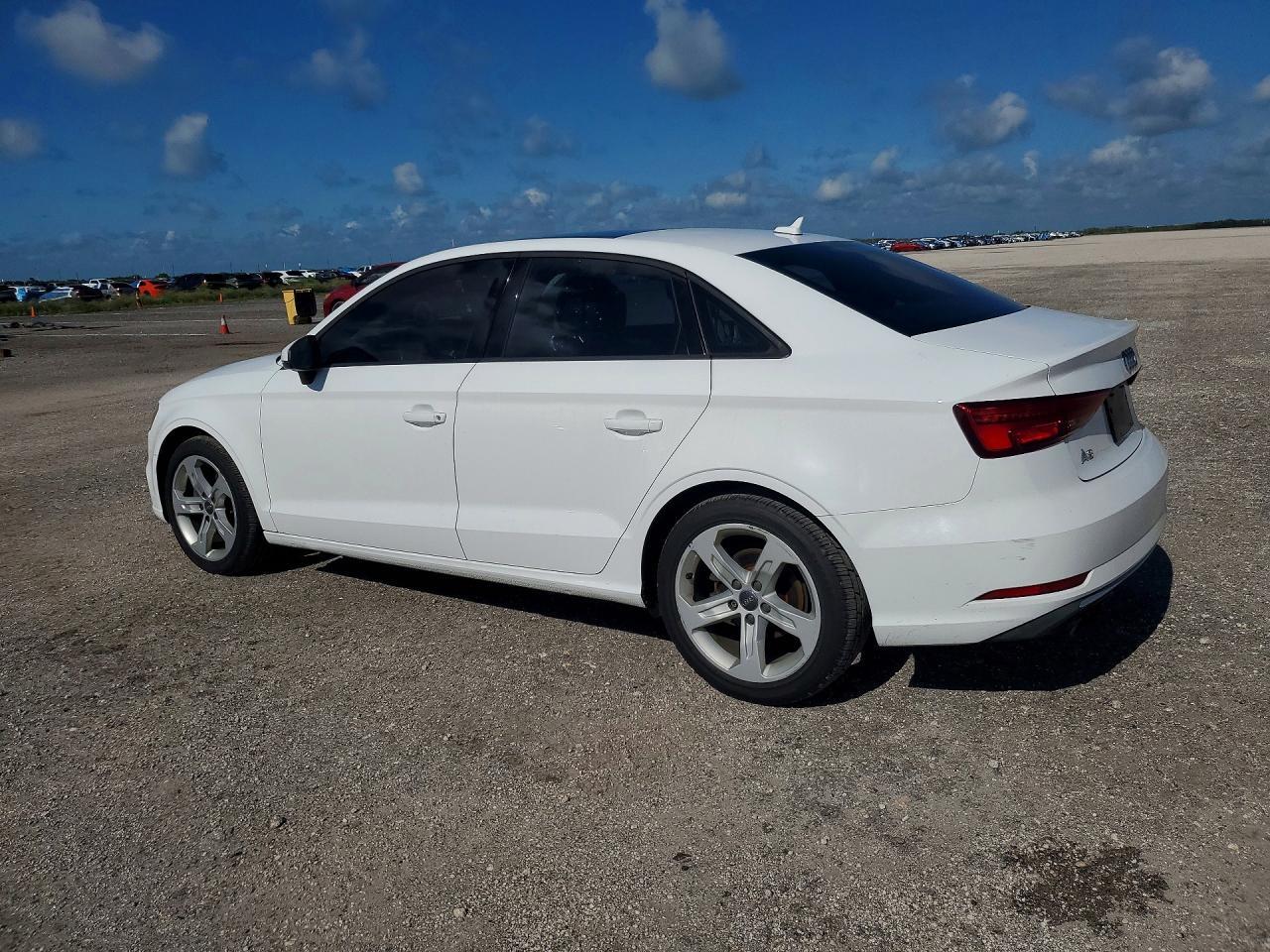 2017 AUDI A3 PREMIUM — Фото 2 из 12