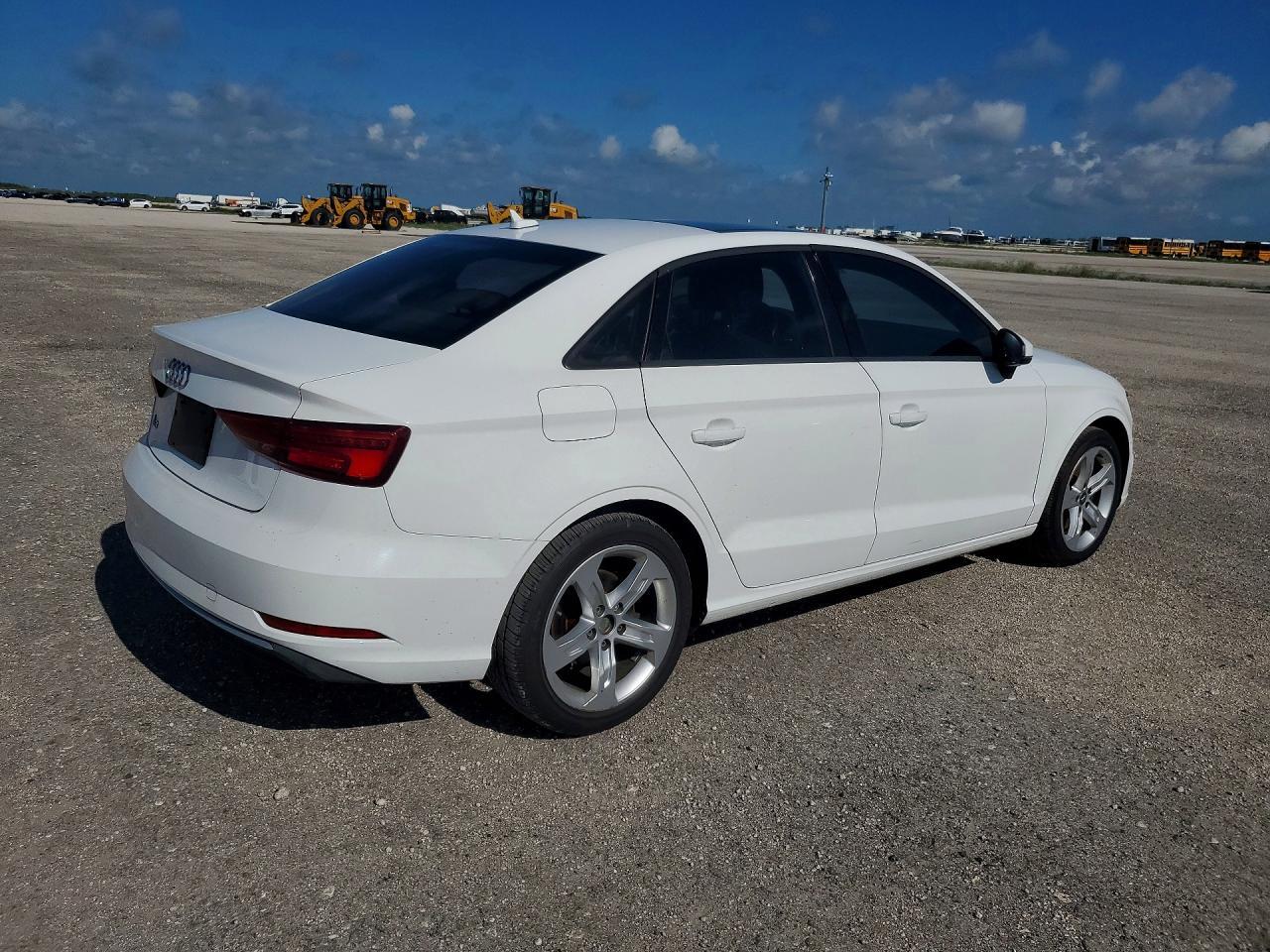 2017 AUDI A3 PREMIUM — Фото 3 из 12