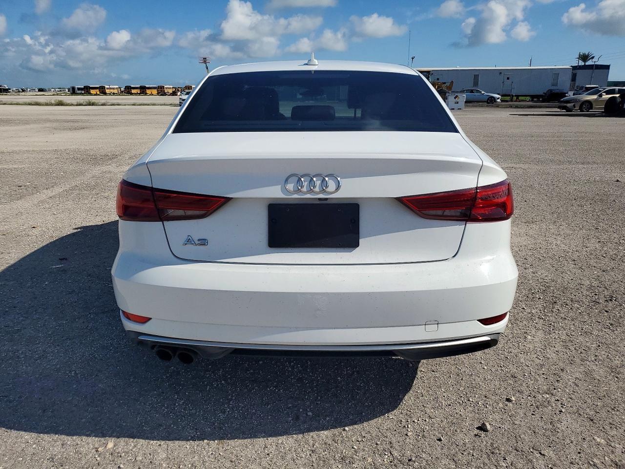 2017 AUDI A3 PREMIUM — Фото 6 из 12