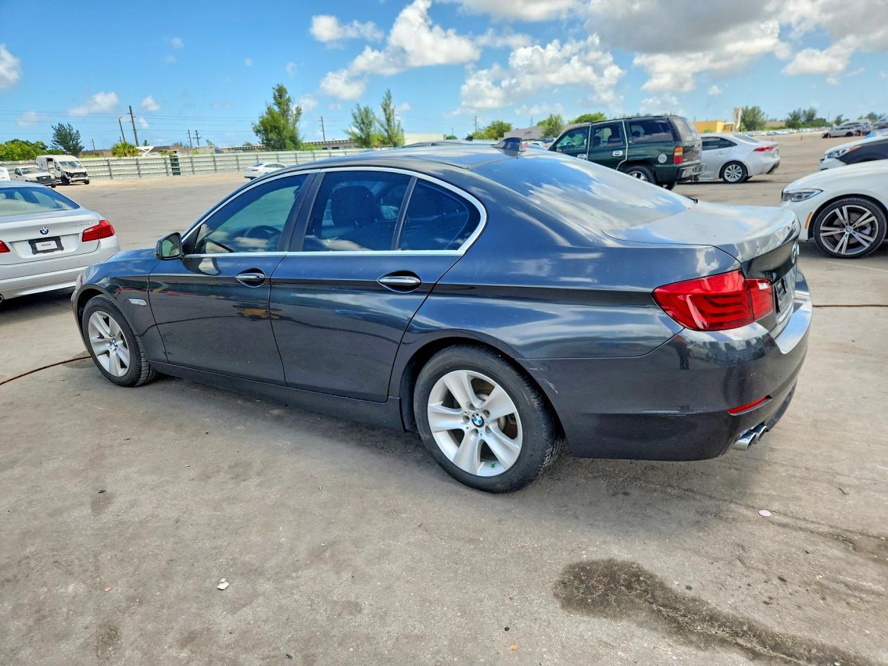 2011 BMW 528 I — Фото 2 из 12
