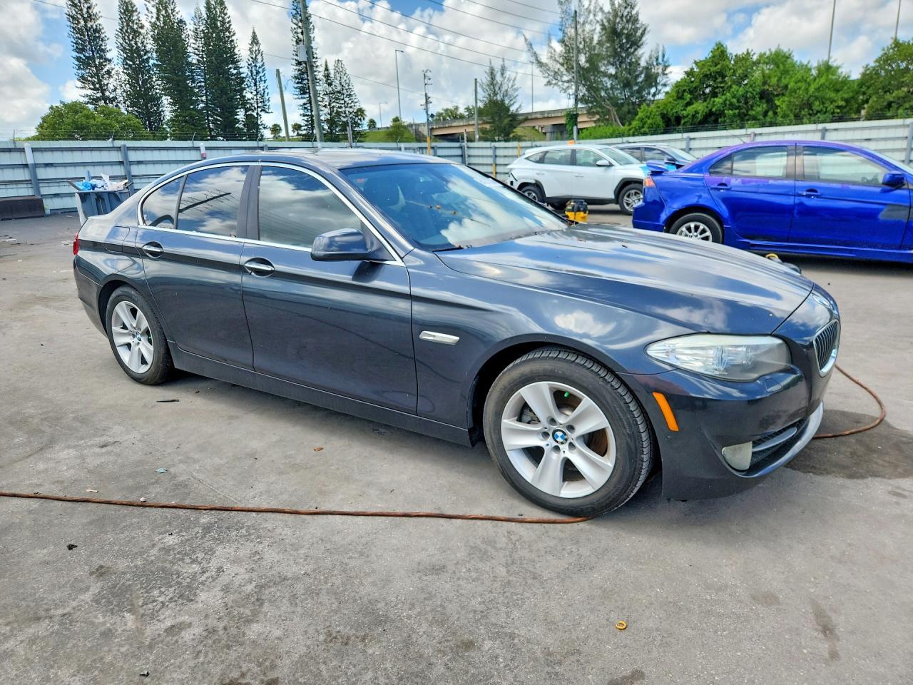 2011 BMW 528 I — Фото 4 из 12