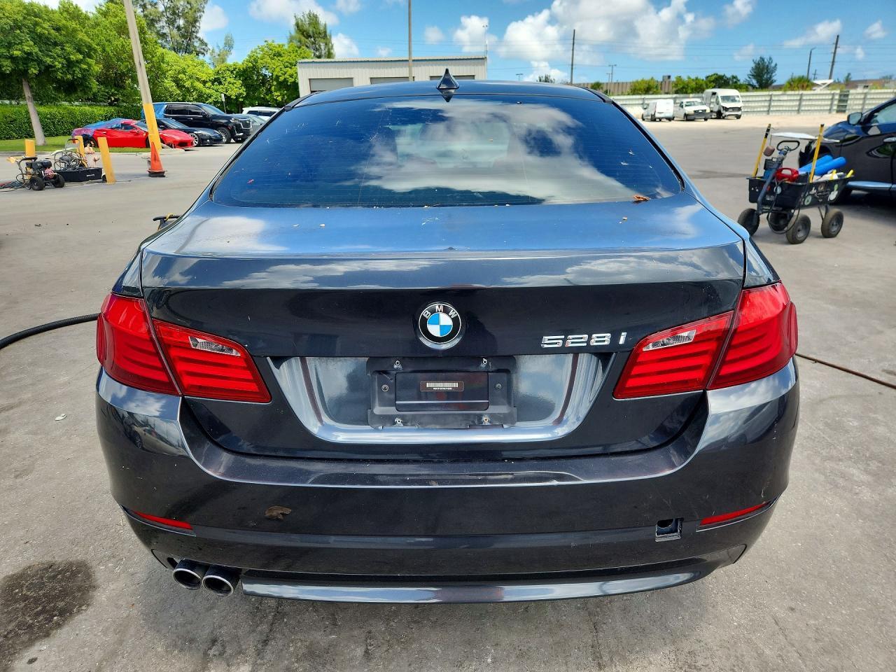 2011 BMW 528 I — Фото 6 из 12