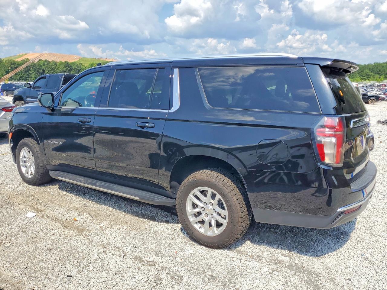 2021 CHEVROLET SUBURBAN C1500 LT — Фото 2 из 13