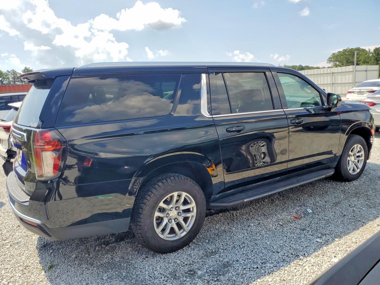 2021 CHEVROLET SUBURBAN C1500 LT — Фото 3 из 13