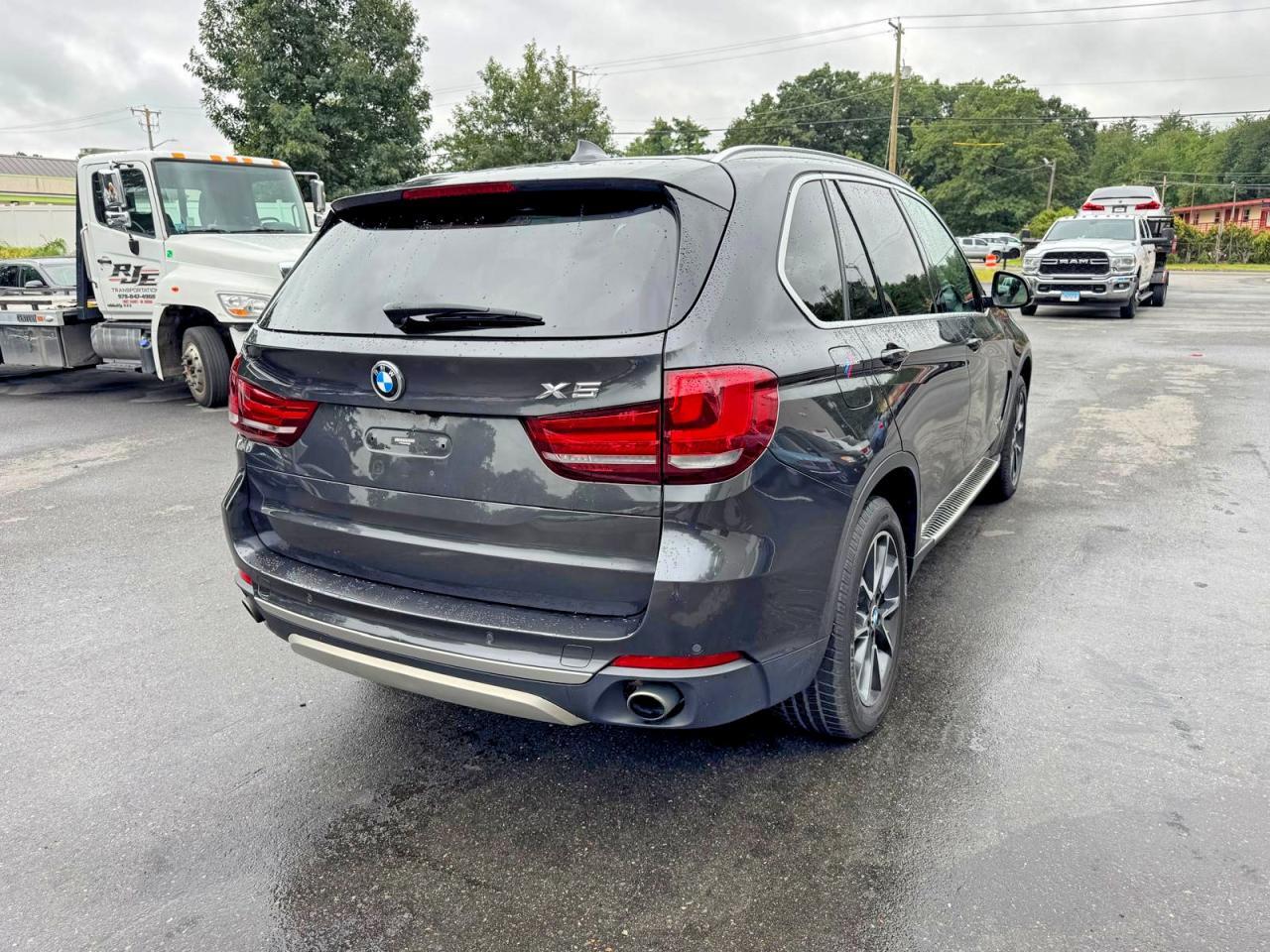 5UXKR0C58H0V66990 2017 BMW X5 photo no. 3