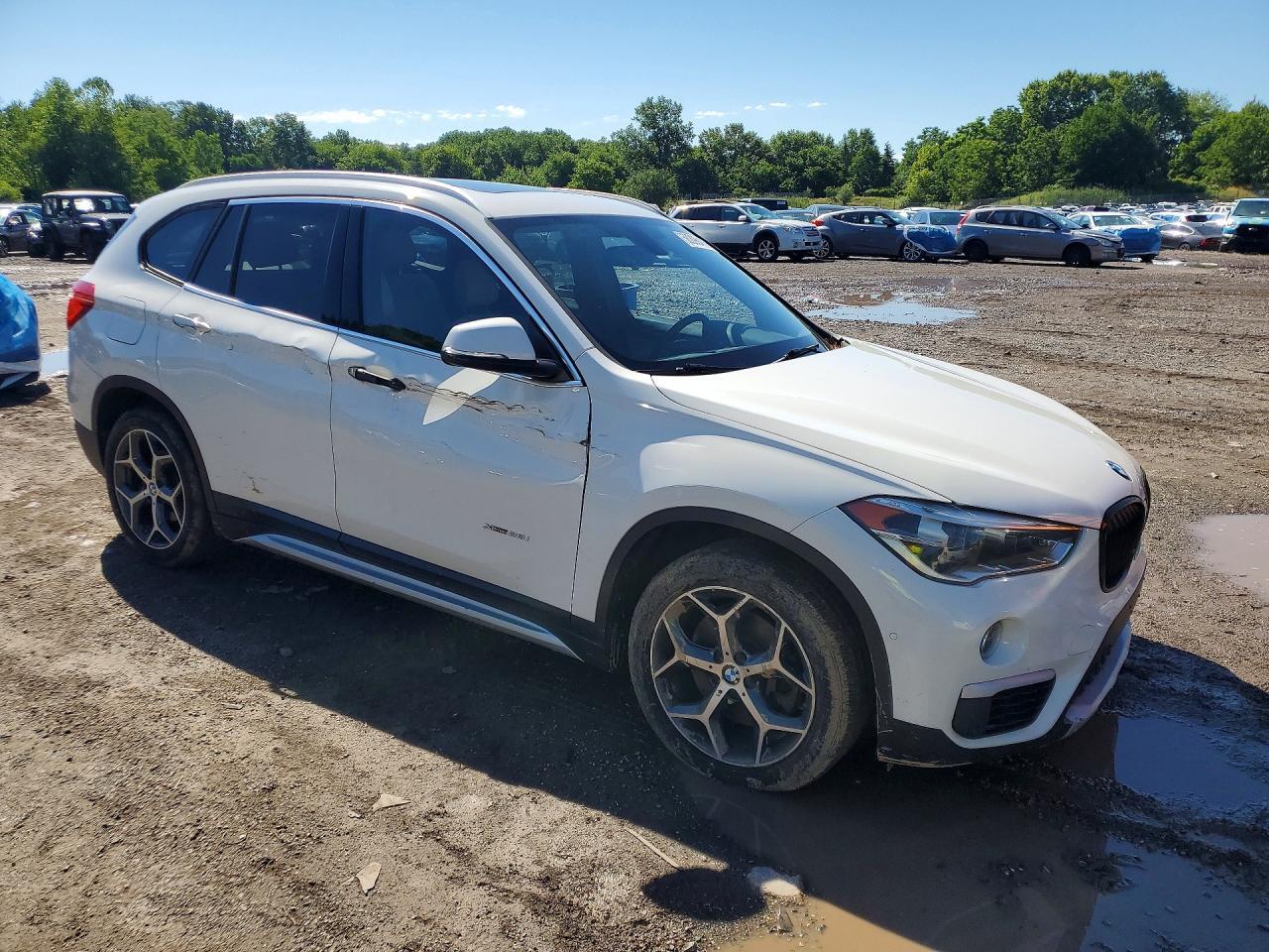2017 BMW X1 XDRIVE28I — Фото 4 из 12
