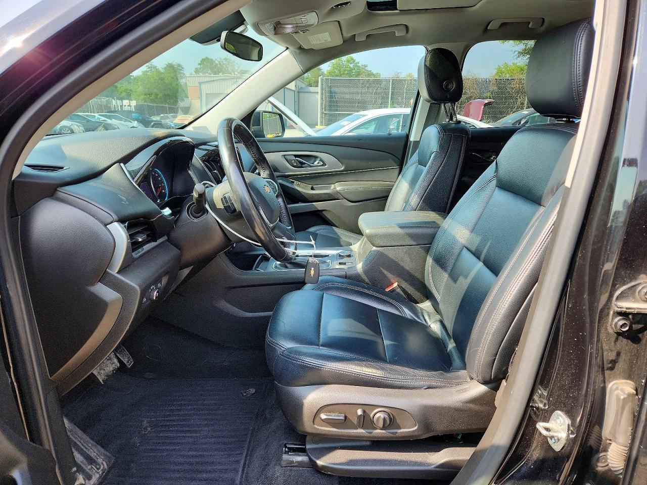 2021 CHEVROLET TRAVERSE LT — Фото 7 из 13
