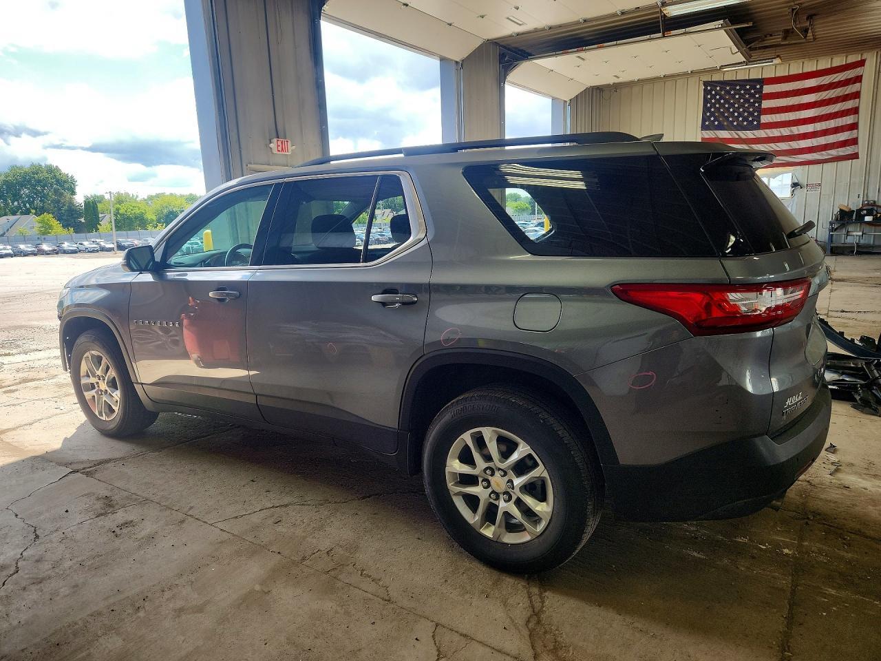 2021 CHEVROLET TRAVERSE LT — Фото 2 из 14