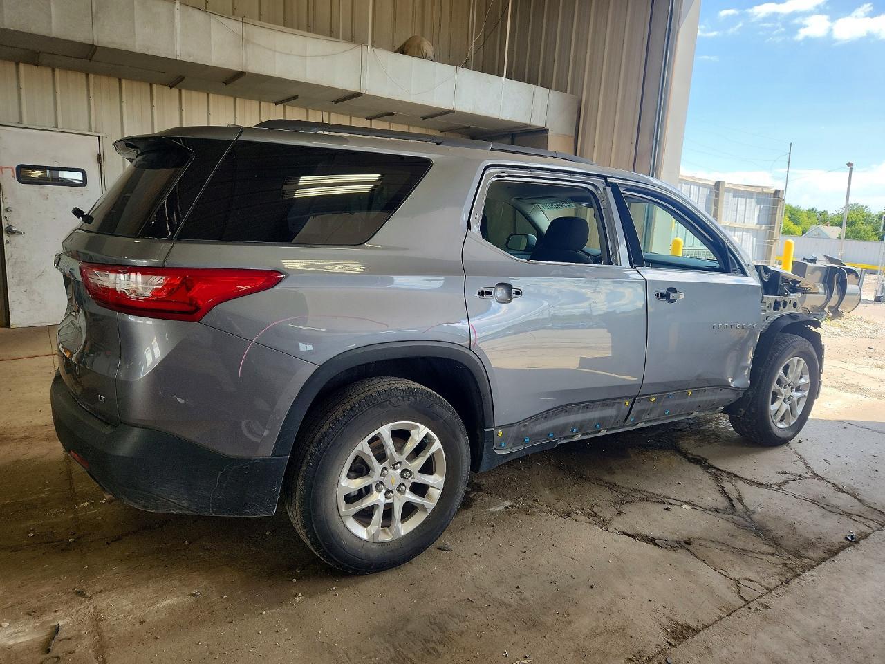 2021 CHEVROLET TRAVERSE LT — Фото 3 из 14