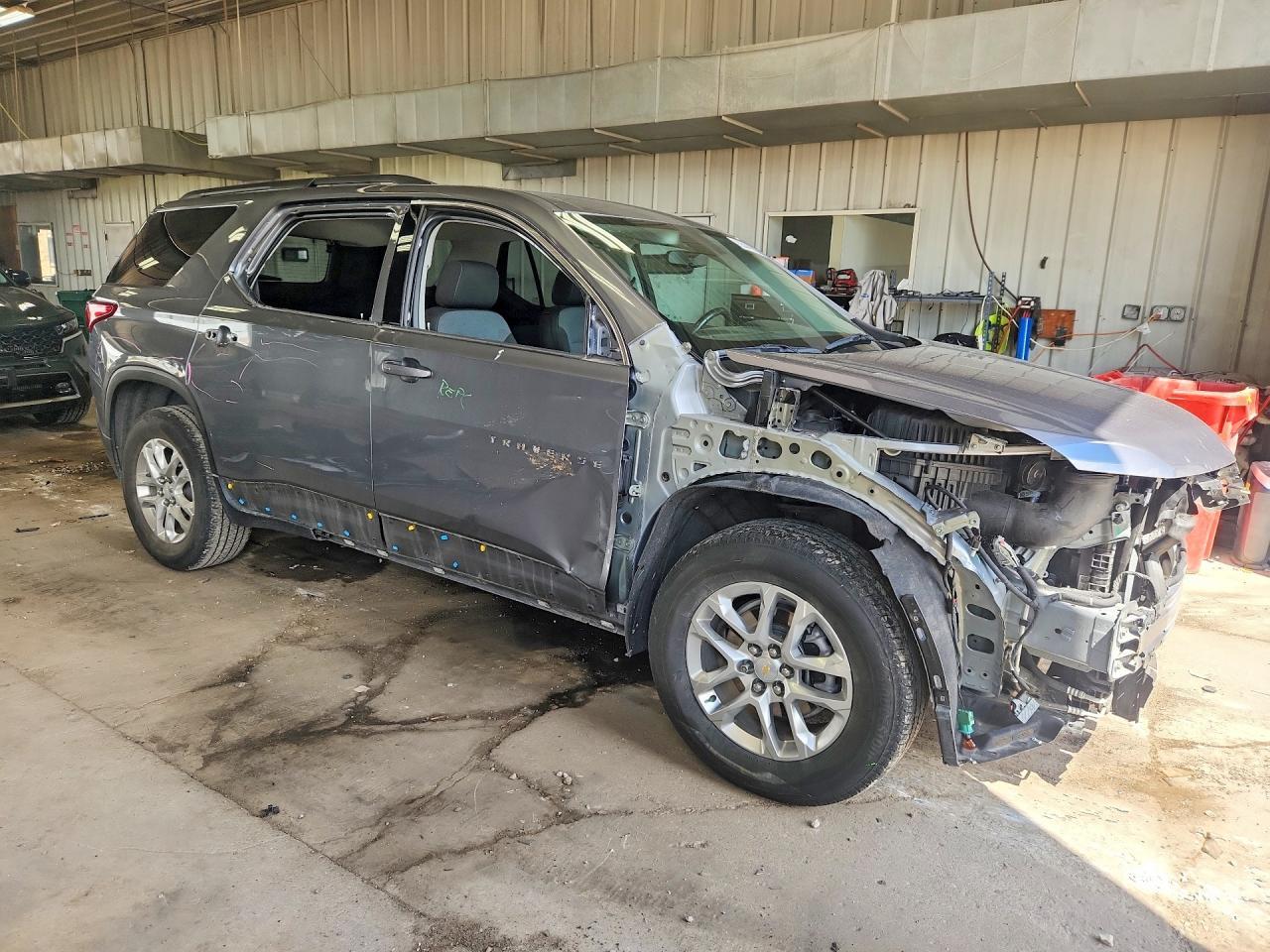 2021 CHEVROLET TRAVERSE LT — Фото 4 из 14