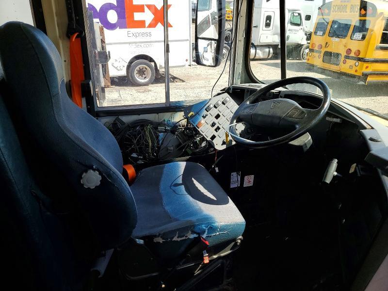 2013 IC CORPORATION CE SERIES SCHOOL - SCHOOL BUS — Фото 5 из 10