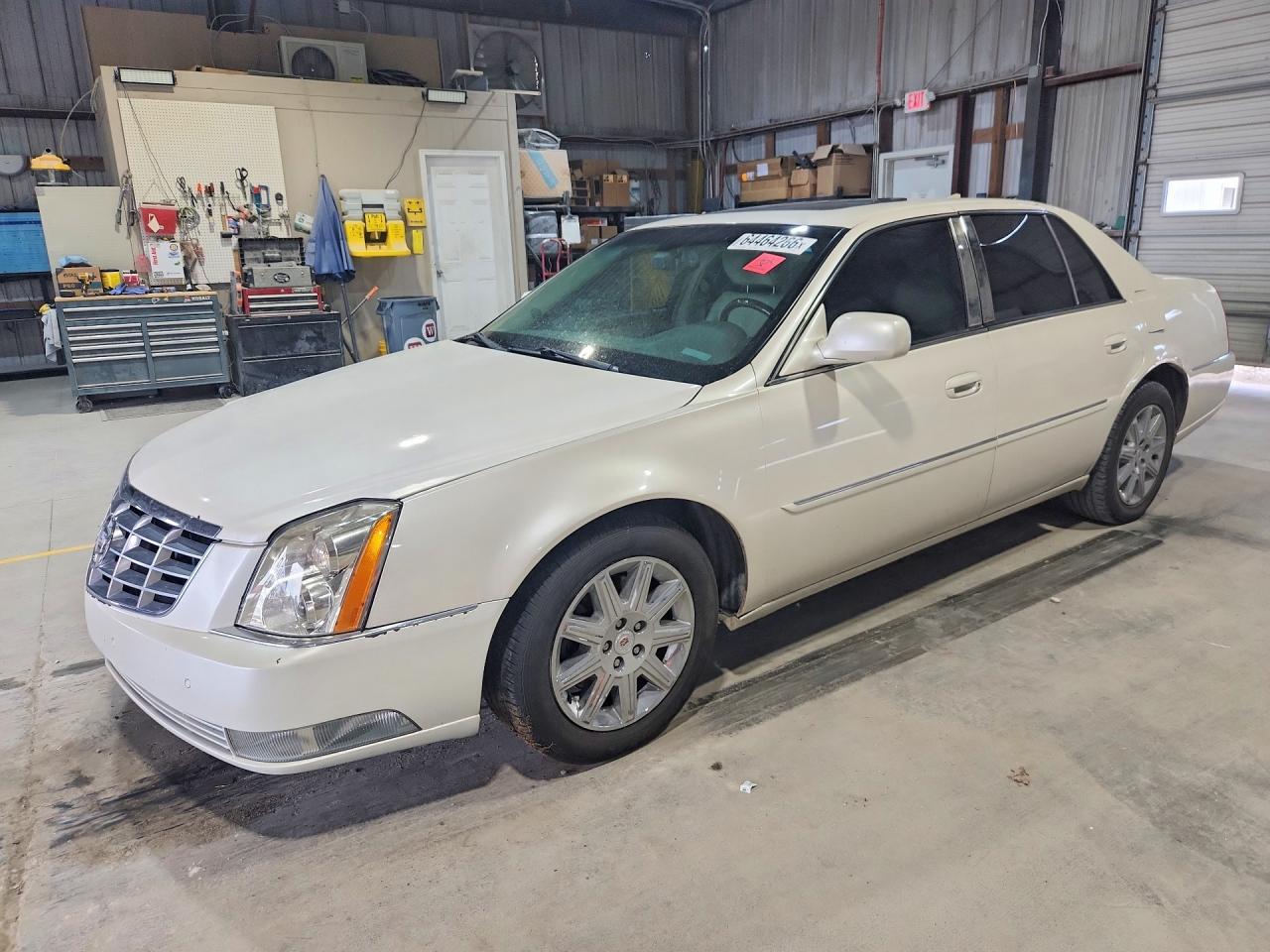 1G6KH5E67BU110960 2011 CADILLAC DTS photo no. 1