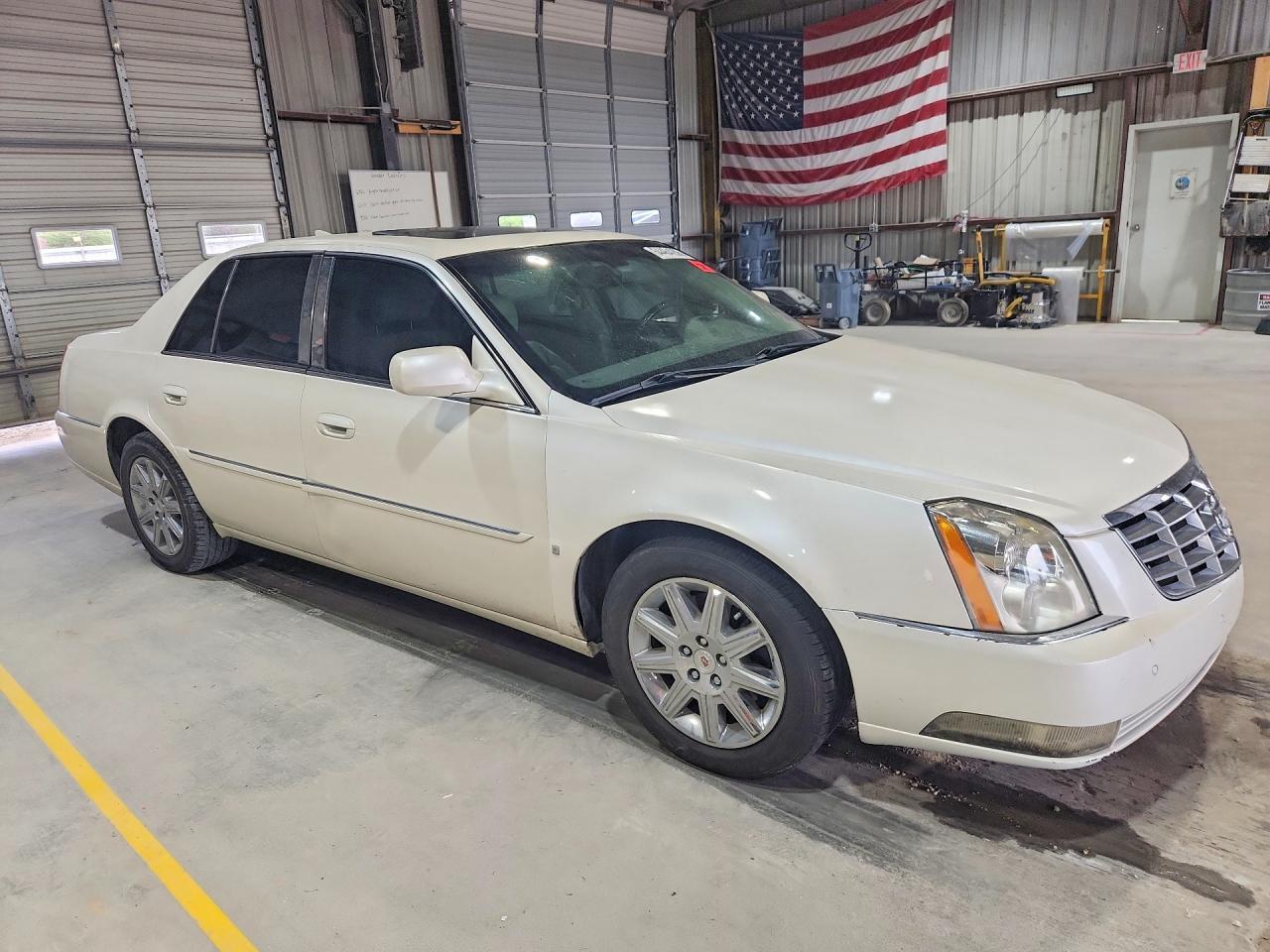 1G6KH5E67BU110960 2011 CADILLAC DTS photo no. 4