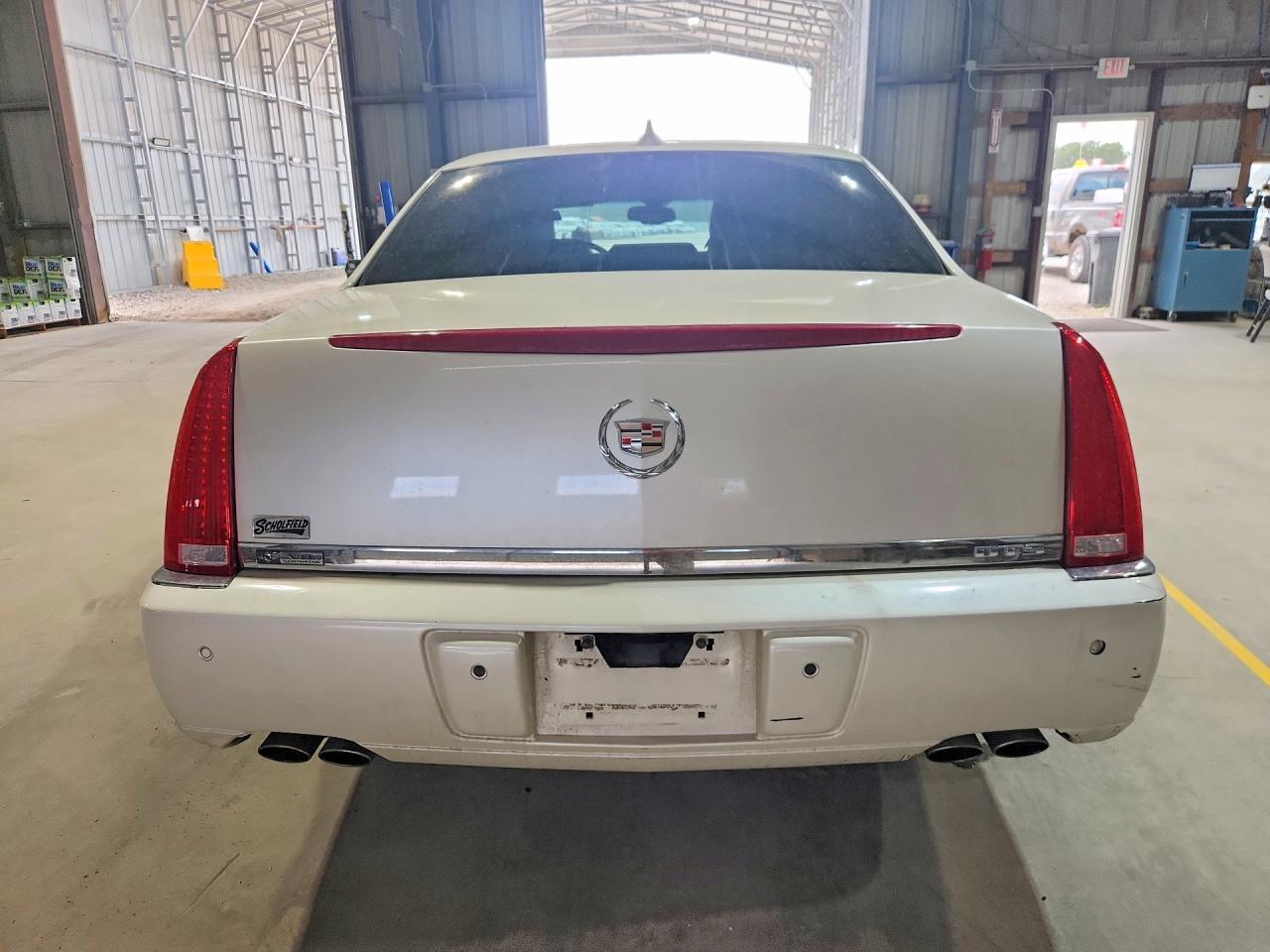 1G6KH5E67BU110960 2011 CADILLAC DTS photo no. 6